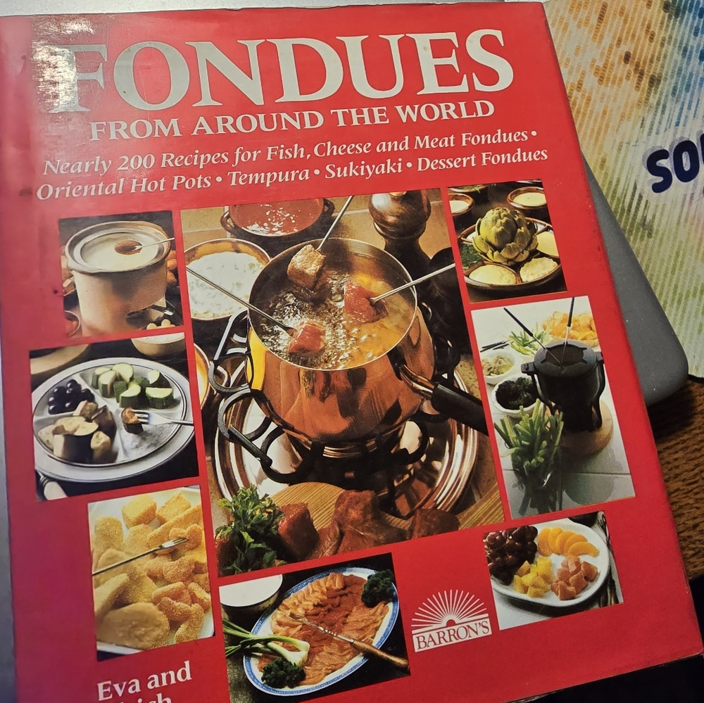 Fondue Pot & Recipe Book